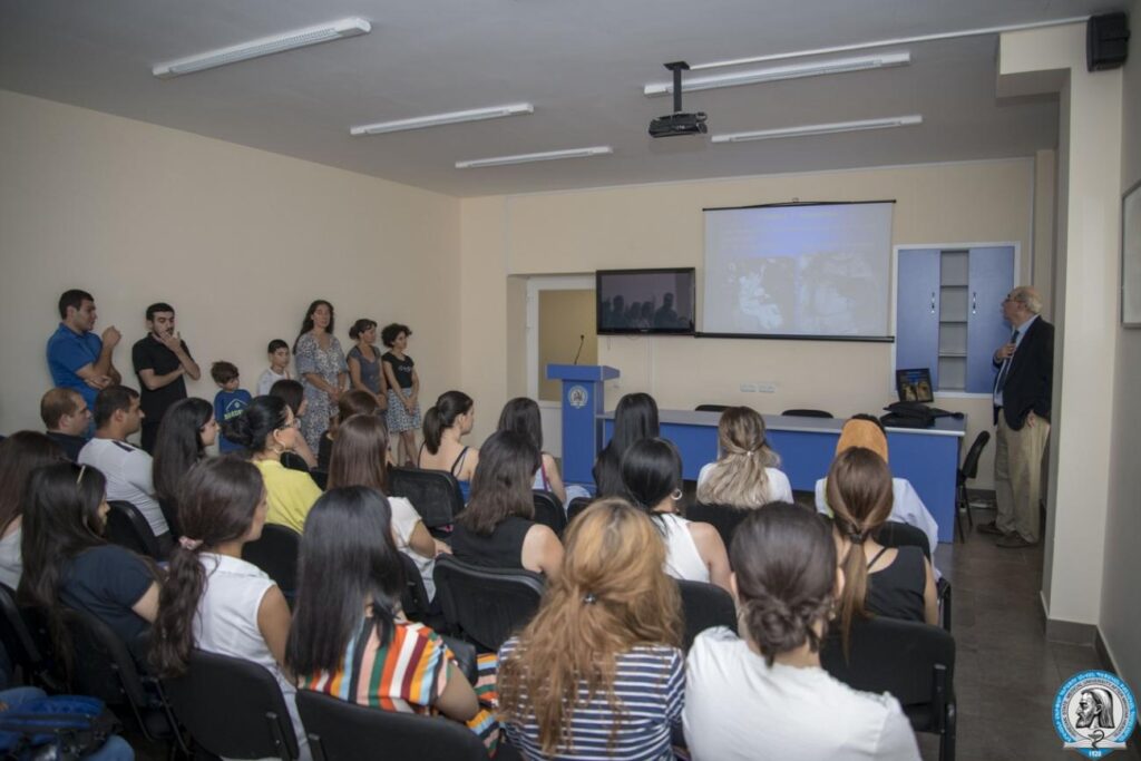 Բժիշկները և սովորողները մասնակցեցին պրոֆեսոր Պիեր Մալդջյանի դասախոսությանը