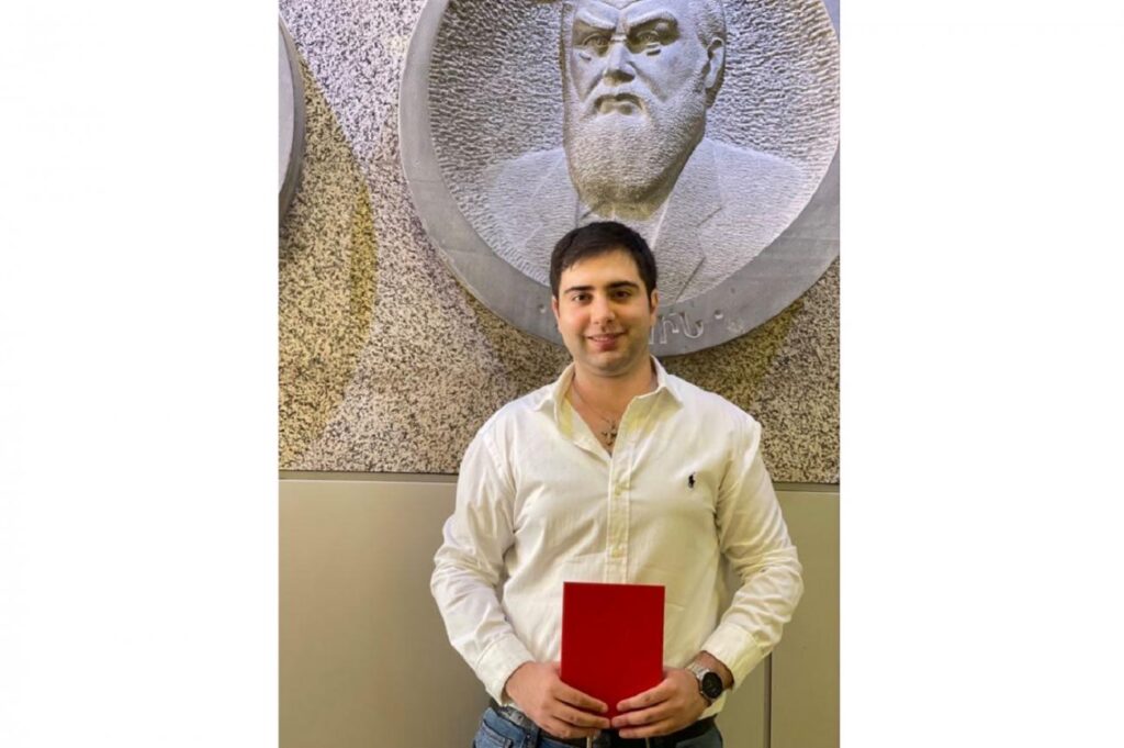 Կլինիկական օրդինատորը պապից ժառանգել է մասնագիտությունն ու մարդկանց օգնելու մեծ ցանկությունը