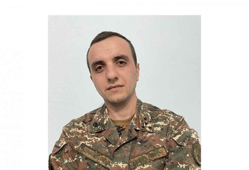 Գևորգ Միրզոյանը համոզված է` ընտրելով ռազմական  բժշկի մասնագիտությունը, կրելով զինվորական համազգեստ, պետք  է առաջնորդվել  բոլոր գրված կանոններով