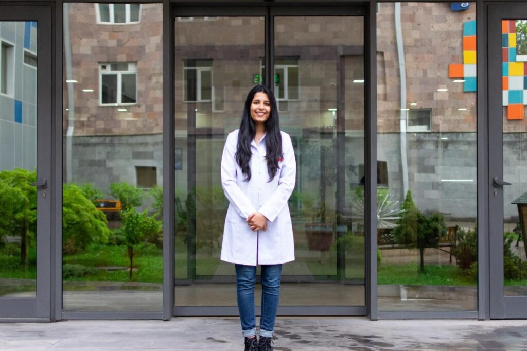 Բժշկության հանդեպ սերը հնդիկ ուսանողուհուն փոխանցվել է պապիկից
