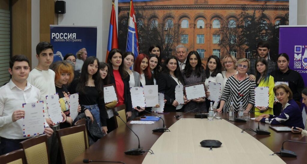 Будущие стоматологи &ndash; победители и призеры Республиканской студенческой олимпиады по русскому языку