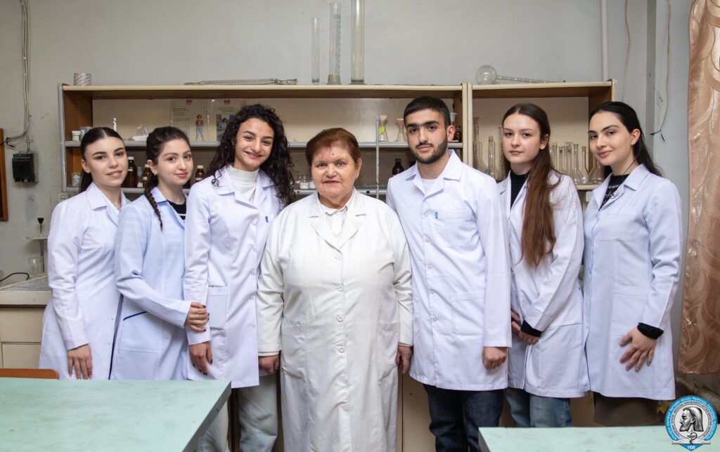 Դեղագիտական ֆակուլտետի քիմիայի ամբիոնը կես դար է կրթում է սերունդներ