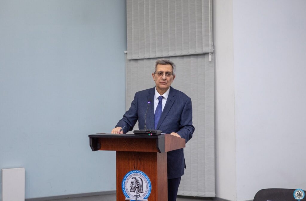 Մեկ օրում 2861 ուսանող ներգրավված է համալսարանական հիվանդանոցների աշխատանքներում․ կլինիկական գործունեության հաշվետվությունը 